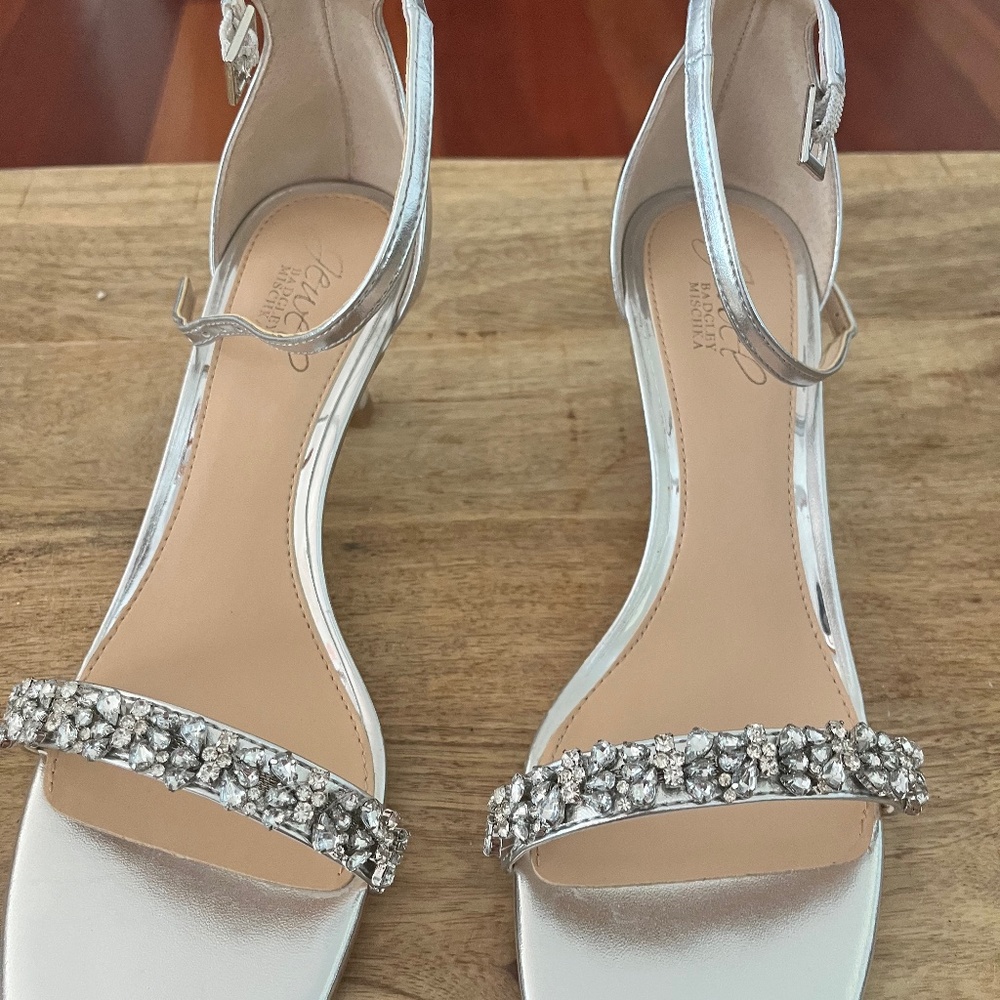 Dressy heals